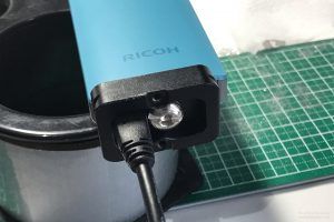 THETA SC 用にアルカスイス互換プレートに穴開け加工をする。